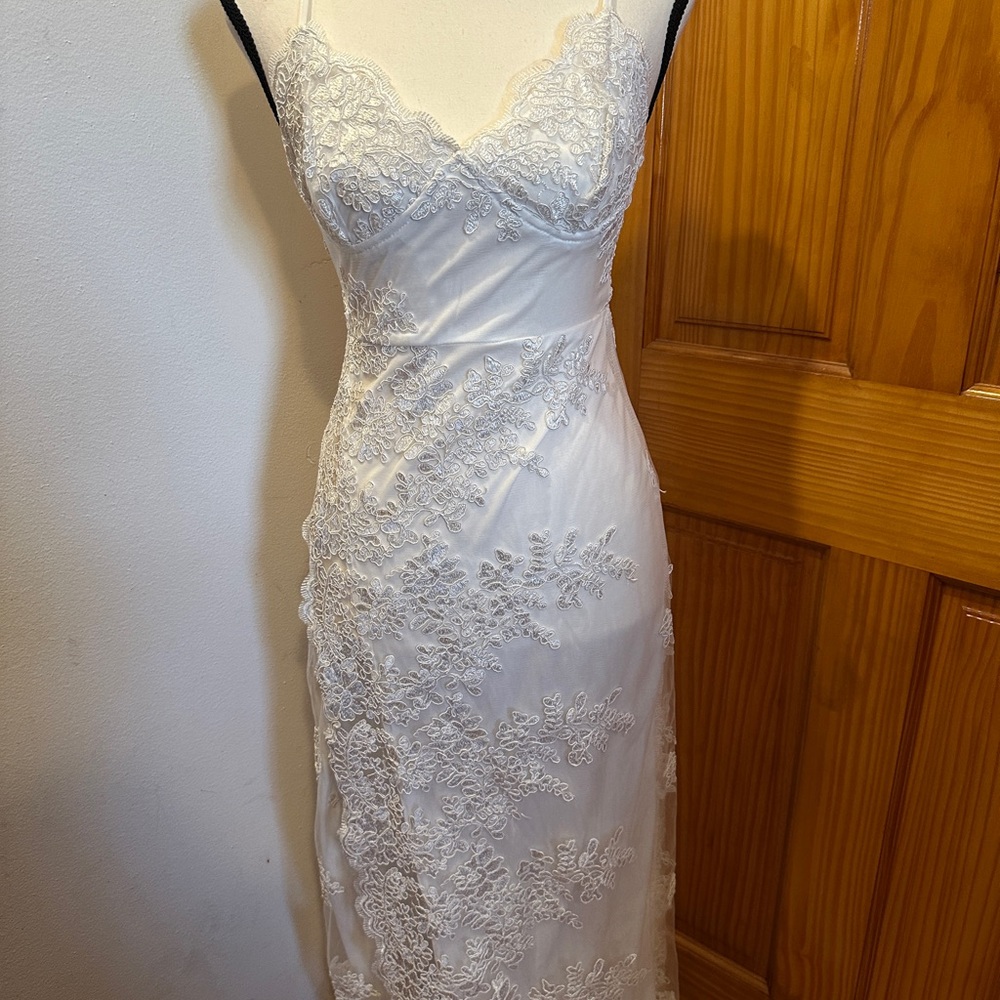 Elegant White Lace Dress